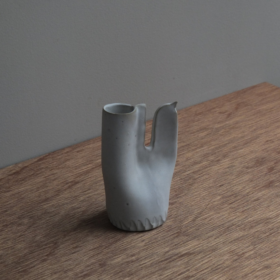 鶏の一輪挿し・白マット｜teto ceramics 石井啓一