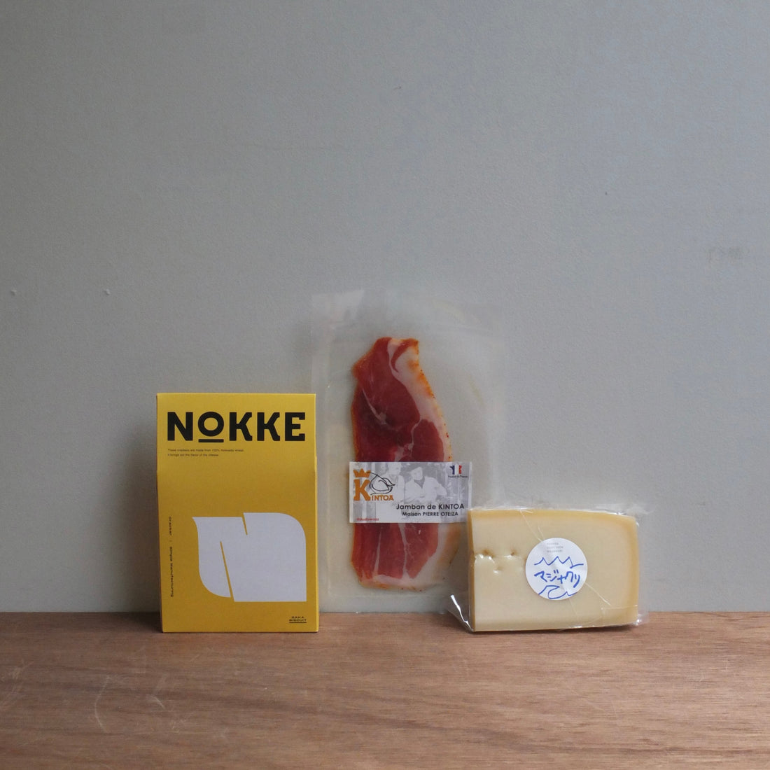 【ギフト・お歳暮】ワインにぴったり！チーズと生ハム、クラッカー