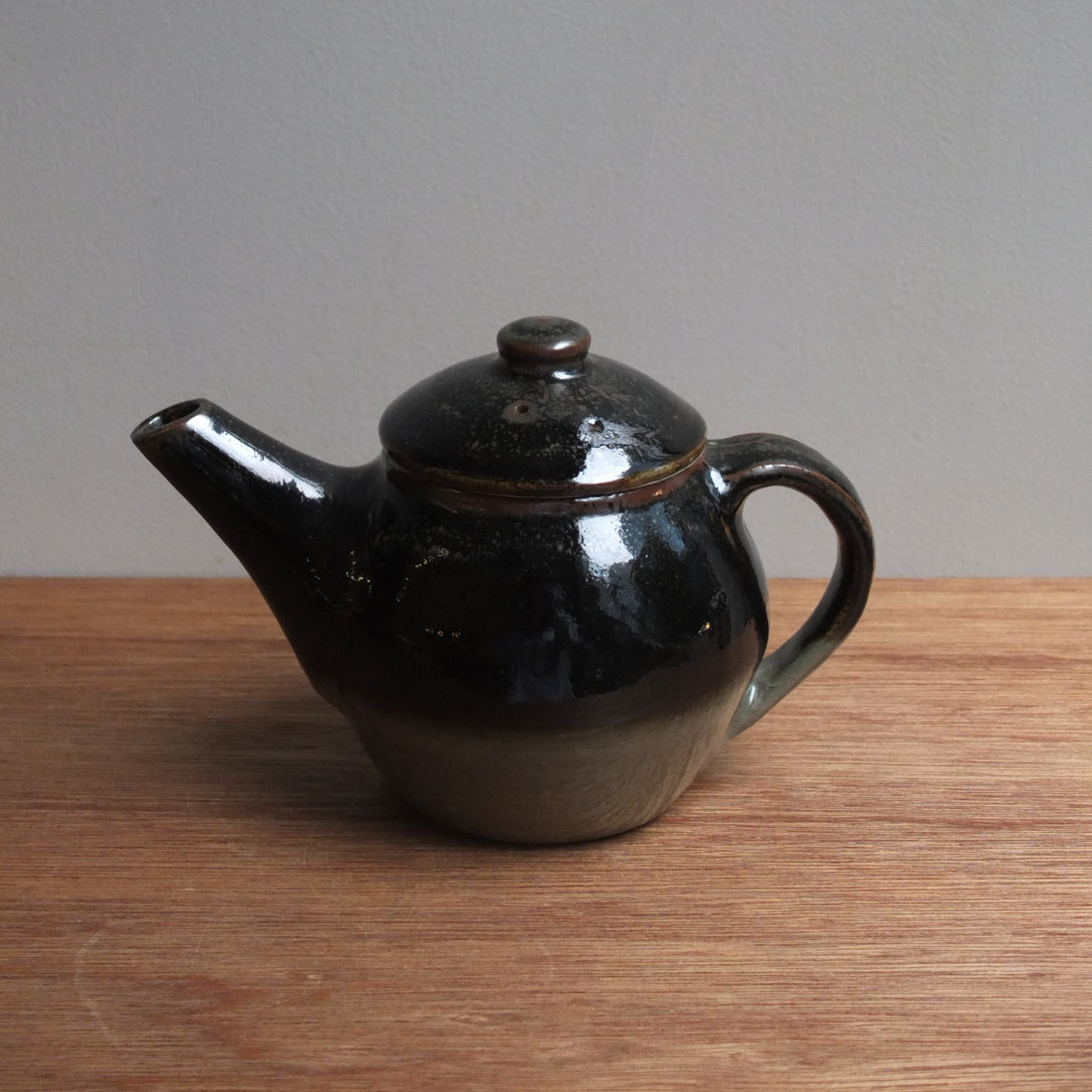 鉄地灰釉急須｜栗田壮平